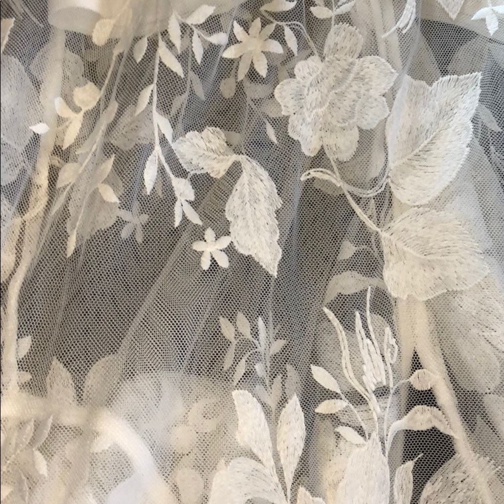 STUNNING Three Floor Bouquet Lace Dress Size US 8 - Picture 3 of 7